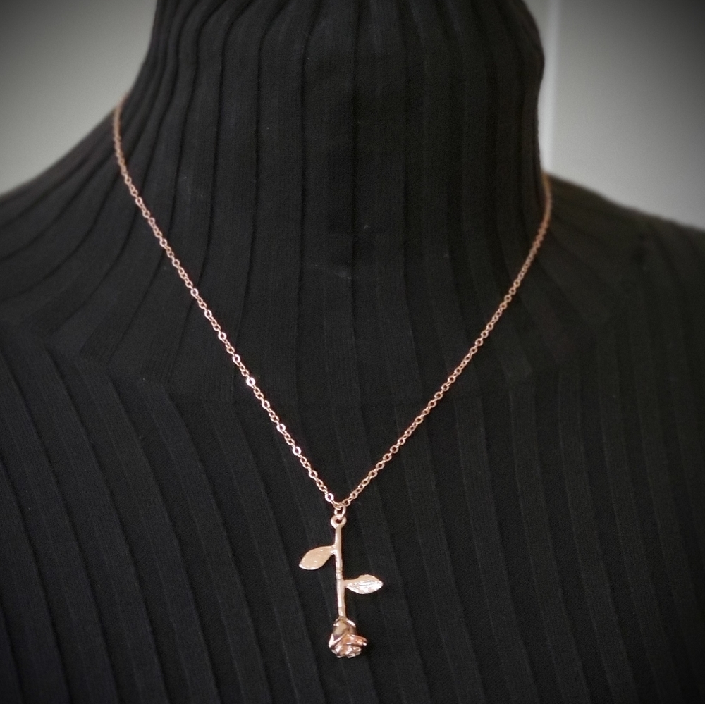 New Rose Gold 🌹 Rose Necklace